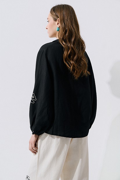 Blusa con detalles bordados