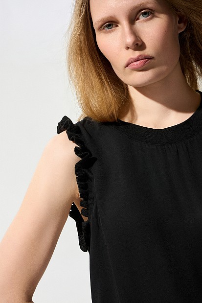 Blusa sin mangas volantes
