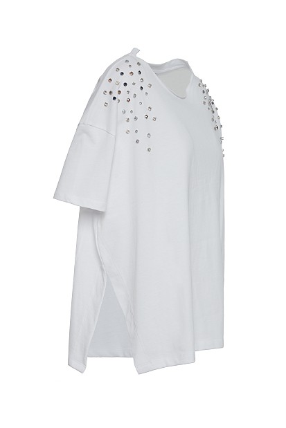 T-shirt with rhinestones on the shoulders