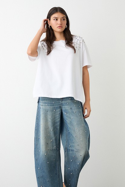 T-shirt with rhinestones on the shoulders