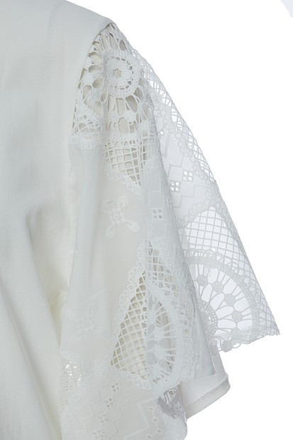Top with embroidered short sleeves