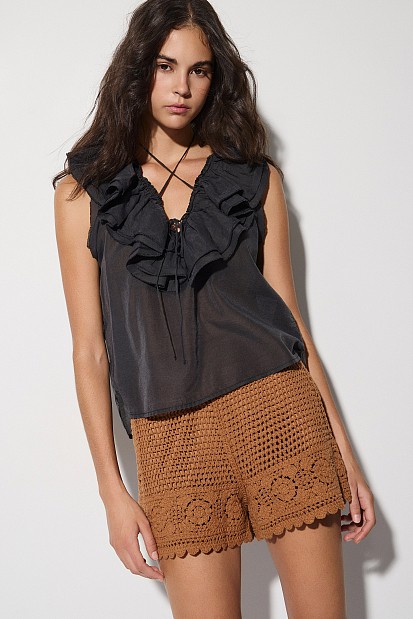 Sleeveless blouse with ruffles