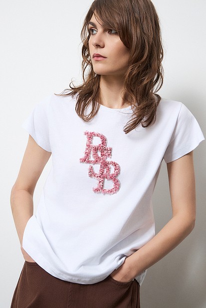 Camiseta con logotipo en relieve