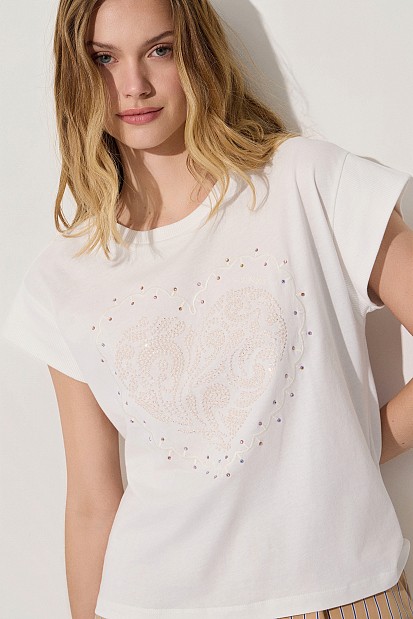 Embroidered blouse with short sleeves