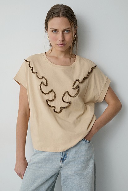 T-shirt with beads