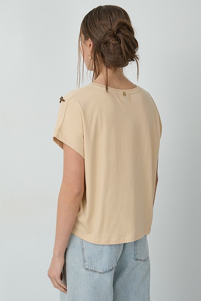 T-shirt with beads