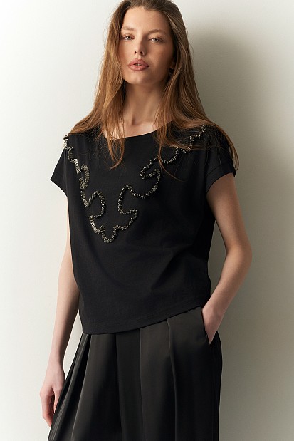 T-shirt with beads