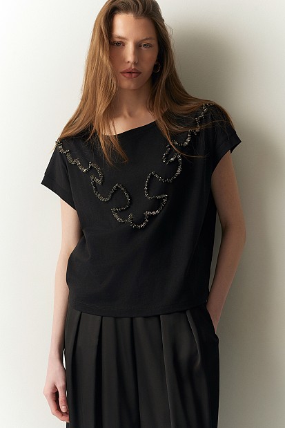 T-shirt with beads