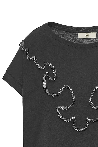 T-shirt with beads