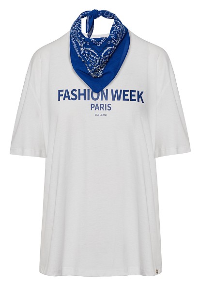 T-shirt με τύπωμα και φουλάρι