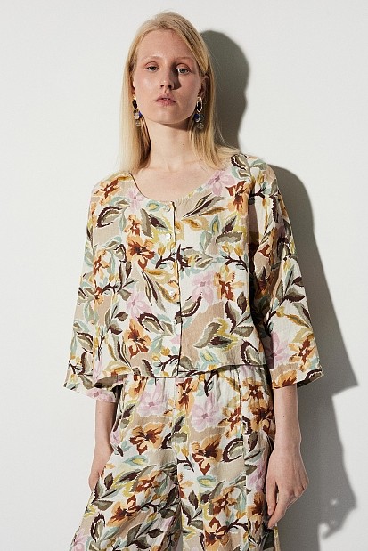 Blusa floral de lino con mangas 3/4