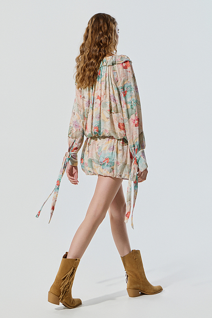 Rochie scurtă cu print floral și volane