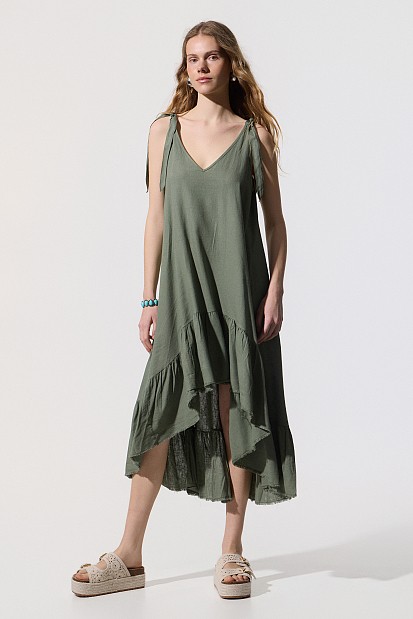 Maxi dress with an asymmetric hem and ruffles