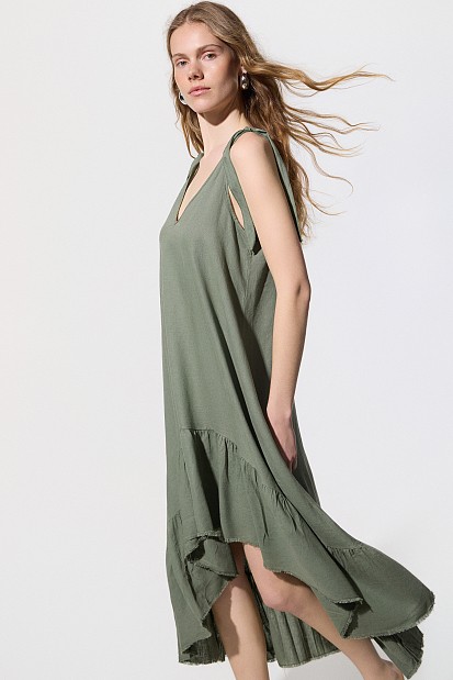 Maxi dress with an asymmetric hem and ruffles