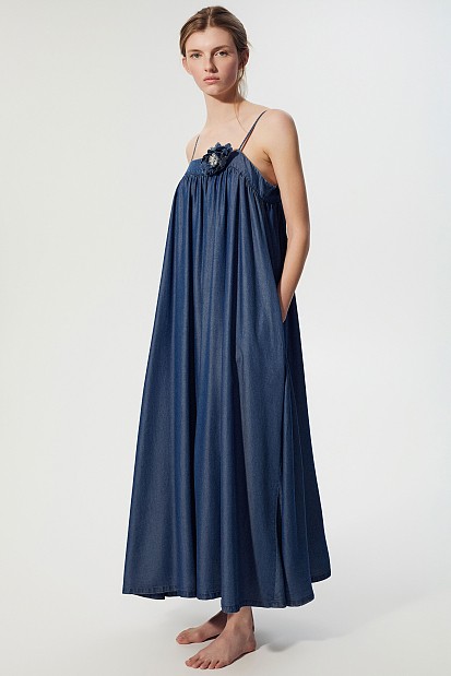 Maxi denim dress with flower