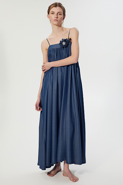 Maxi denim dress with flower