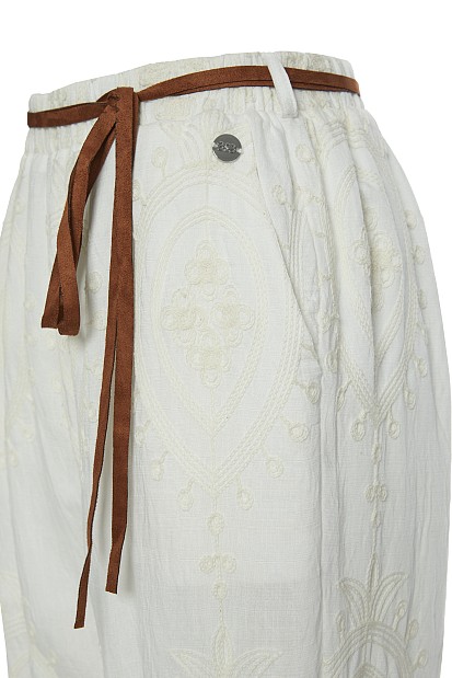 High-waisted trousers with embroidered detailing