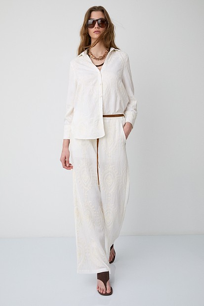 High-waisted trousers with embroidered detailing