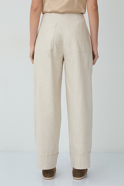 Trousers with pleats in linen texture