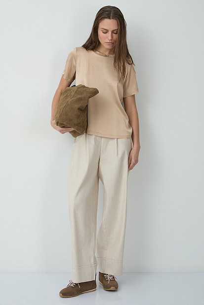 Trousers with pleats in linen texture
