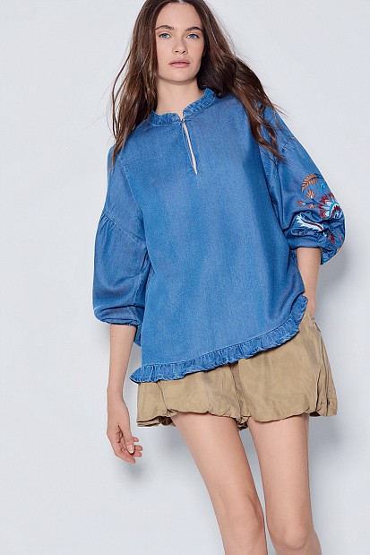 Blouse with embroidered details