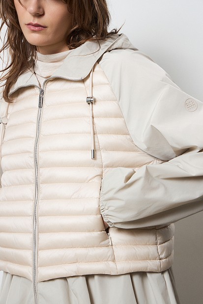 Puffer jacket with fabric combination