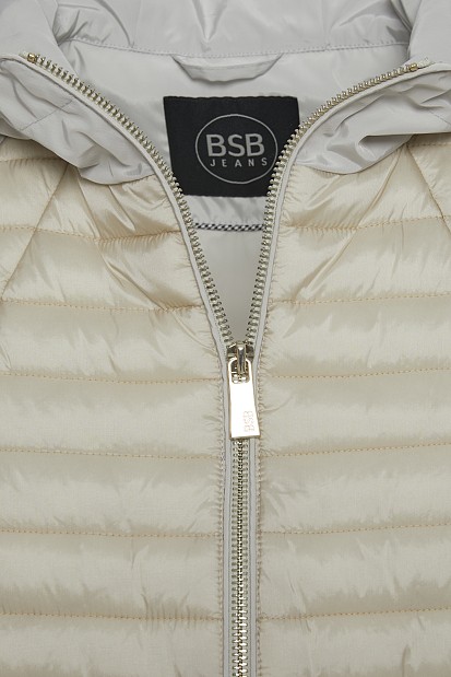 Puffer jacket with fabric combination