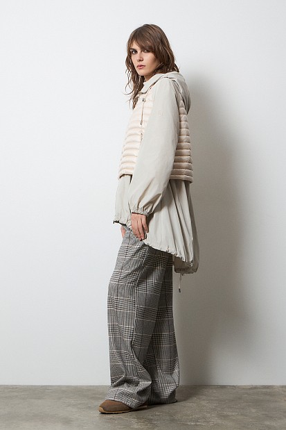 Puffer jacket with fabric combination