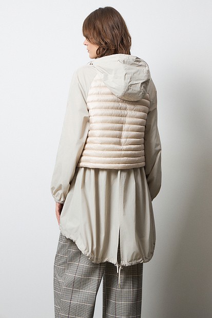 Puffer jacket with fabric combination