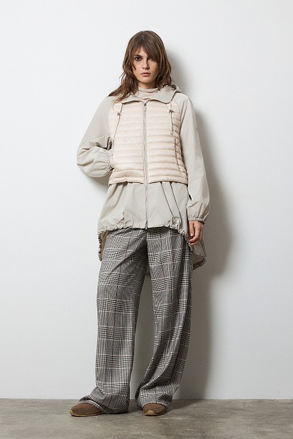 Puffer jacket with fabric combination