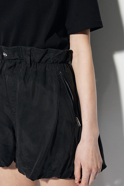 High-waisted balloon shorts