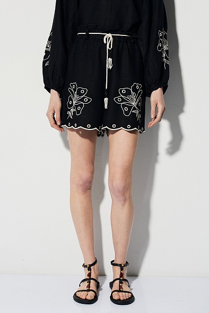 Pantalones cortos con cintura alta y detalles bordados