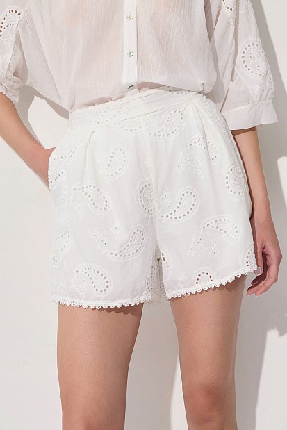 High-waisted broderie shorts