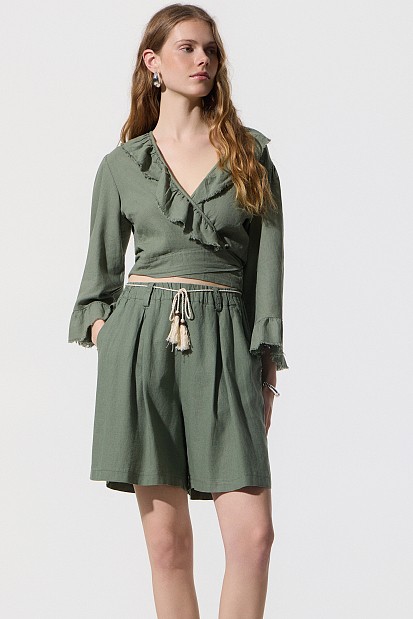 High-waisted linen-look shorts