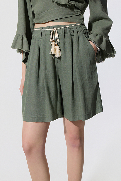 High-waisted linen-look shorts