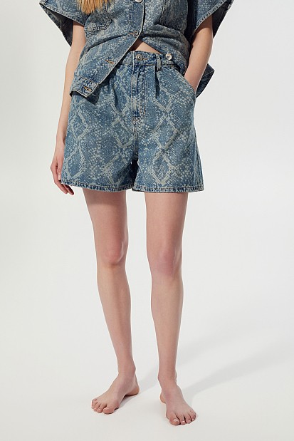 Kiala shorts with snake print