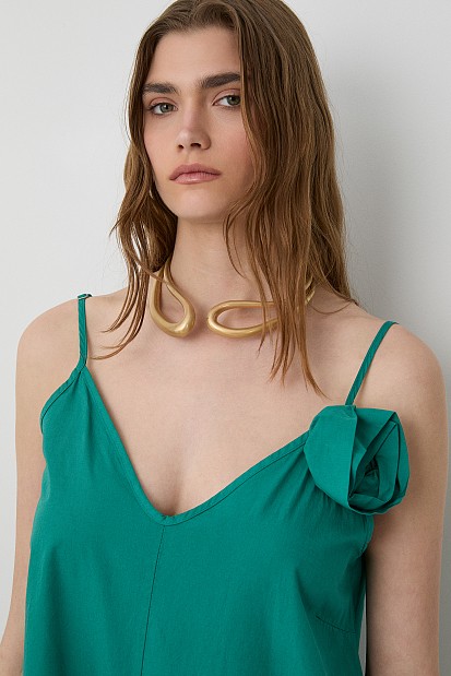 Mono con apliques florales