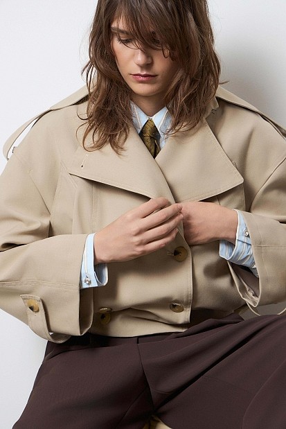 Short trench coat with elastic waistband