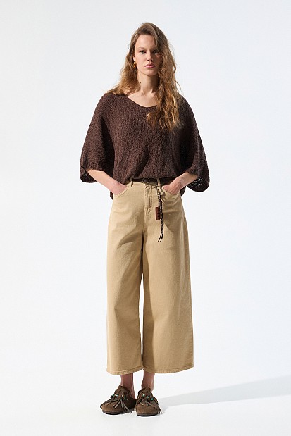 V sweater with 3/4 sleeves