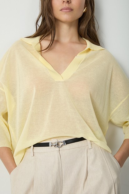 Sweater with 3/4 sleeves and collar