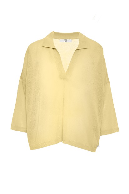 Sweater with 3/4 sleeves and collar
