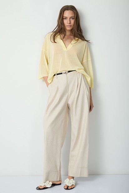Sweater with 3/4 sleeves and collar