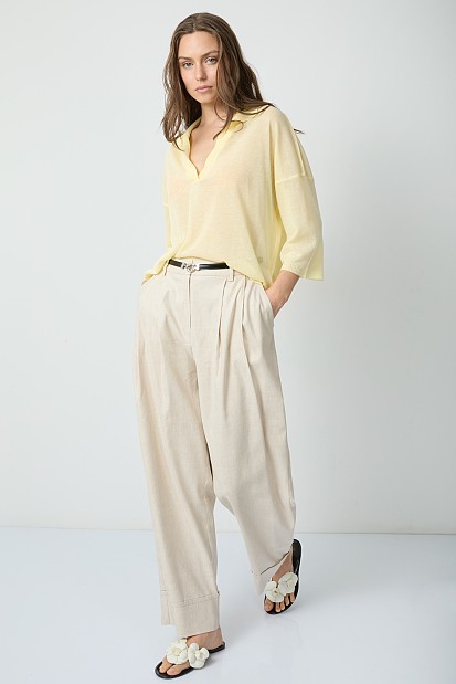 Sweater with 3/4 sleeves and collar