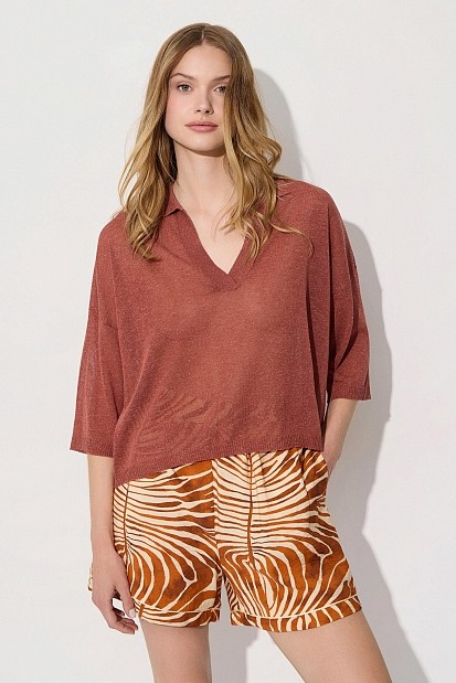 Sweater with 3/4 sleeves and collar