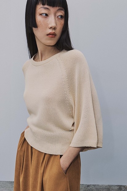 Sweater with 3/4 sleeves