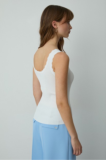 Sleeveless knitted top