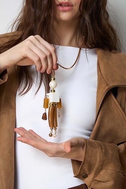 Long necklace with hanging beads