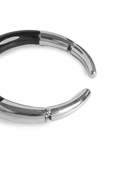Rigit metal necklace