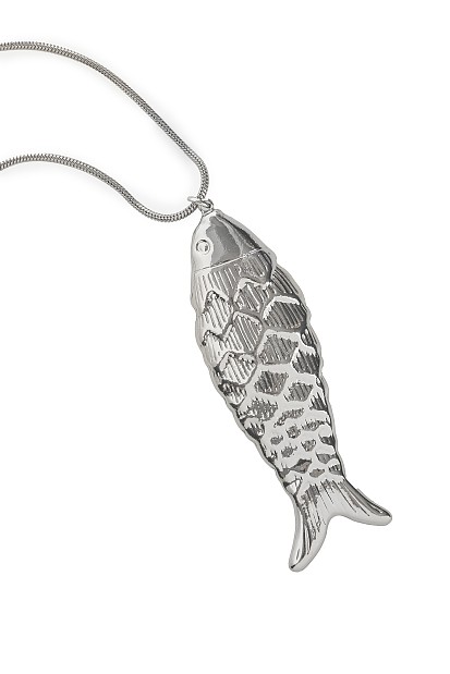Fish-shapped hanging necklace