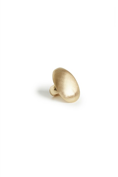 Ring in oval shape
